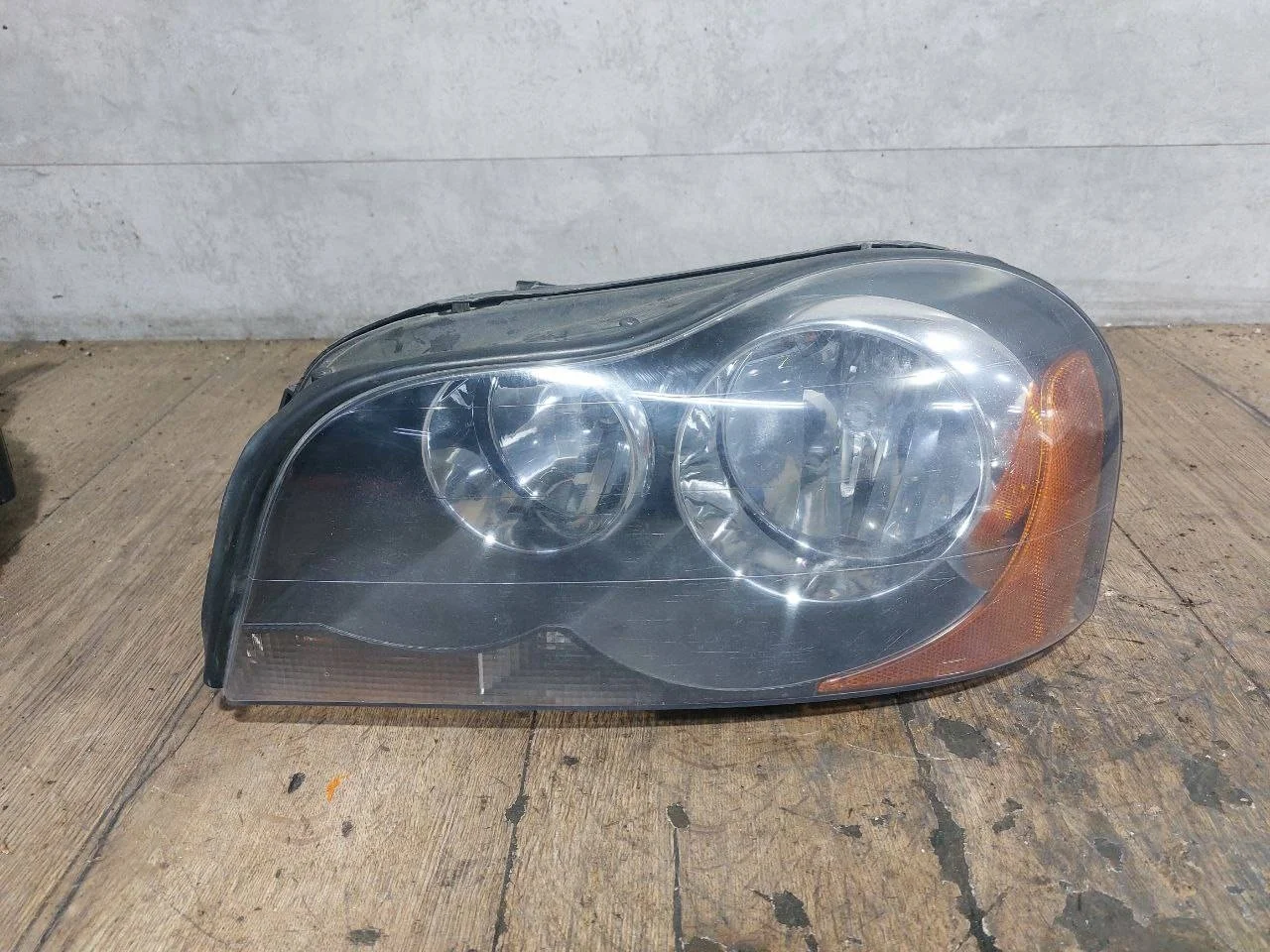 фара левая Volvo XC90