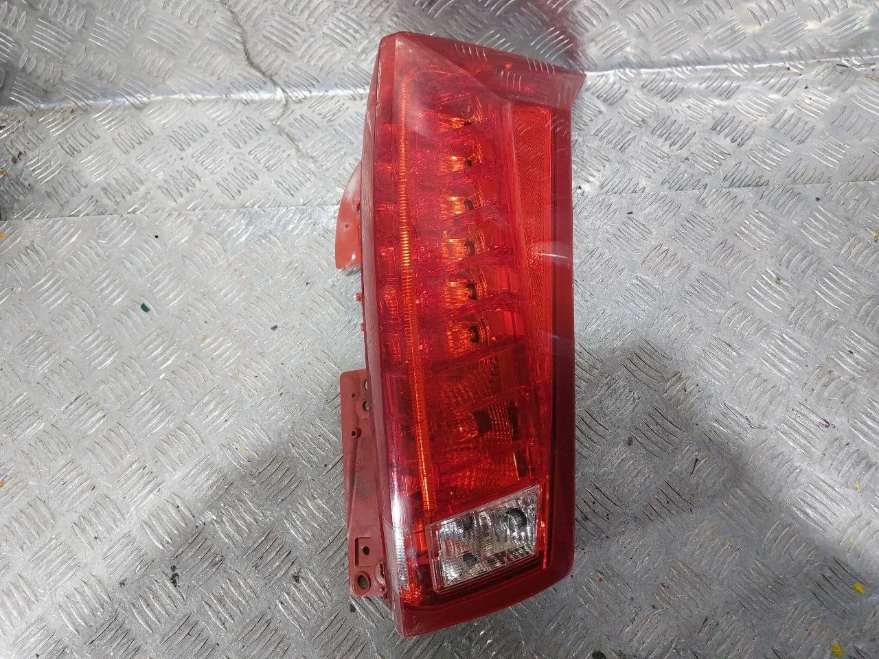 фонарь задний правый Cadillac SRX 2