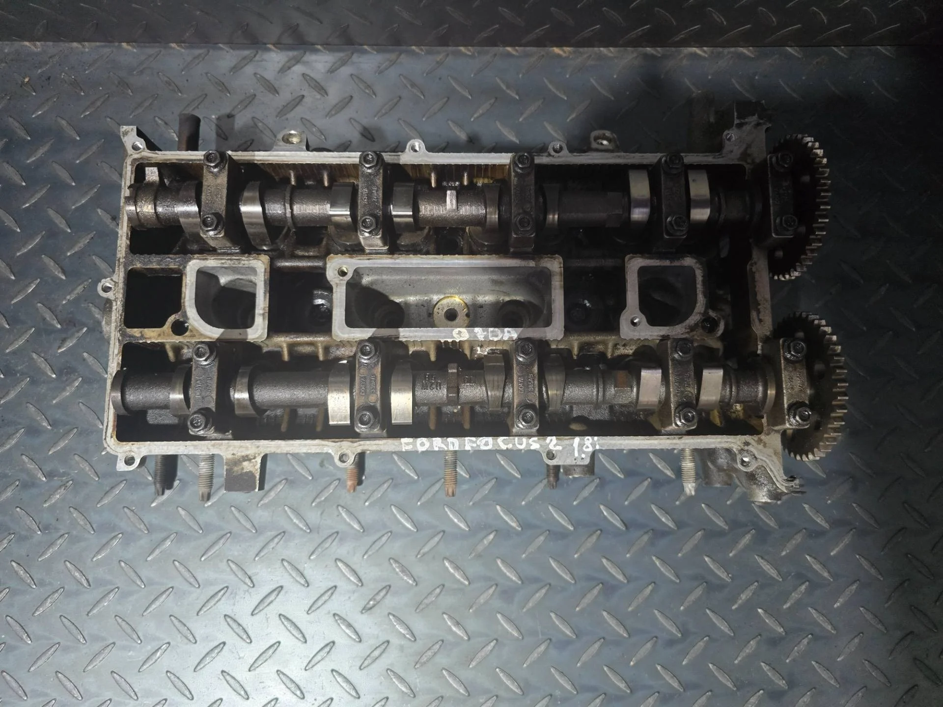 головка блока цилиндров Ford Focus 2