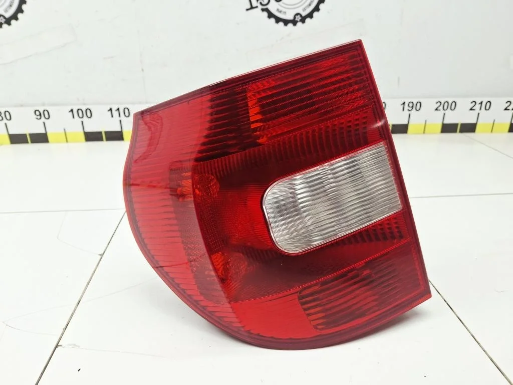 Фонарь задний левый Skoda Yeti 5L