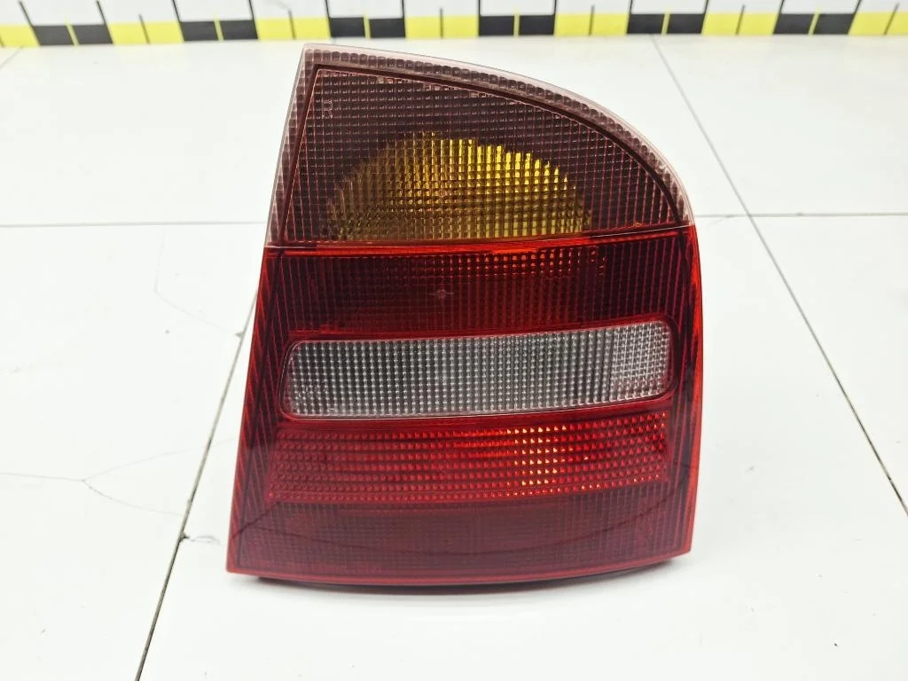 Фонарь задний правый Skoda Octavia 1 A4