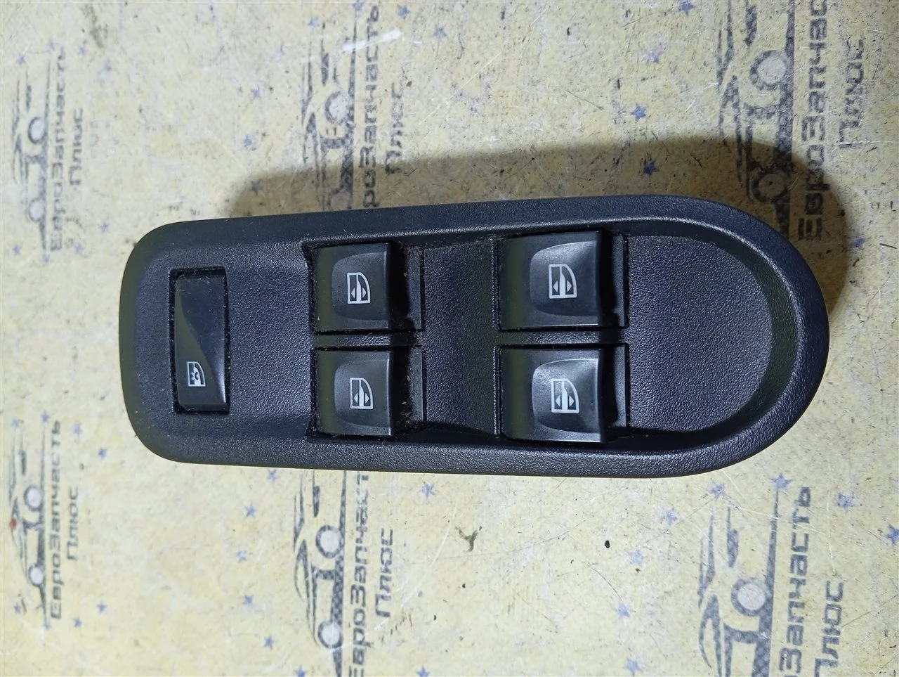 Блок управления стеклоподъемниками Renault Duster 8200160603 W204