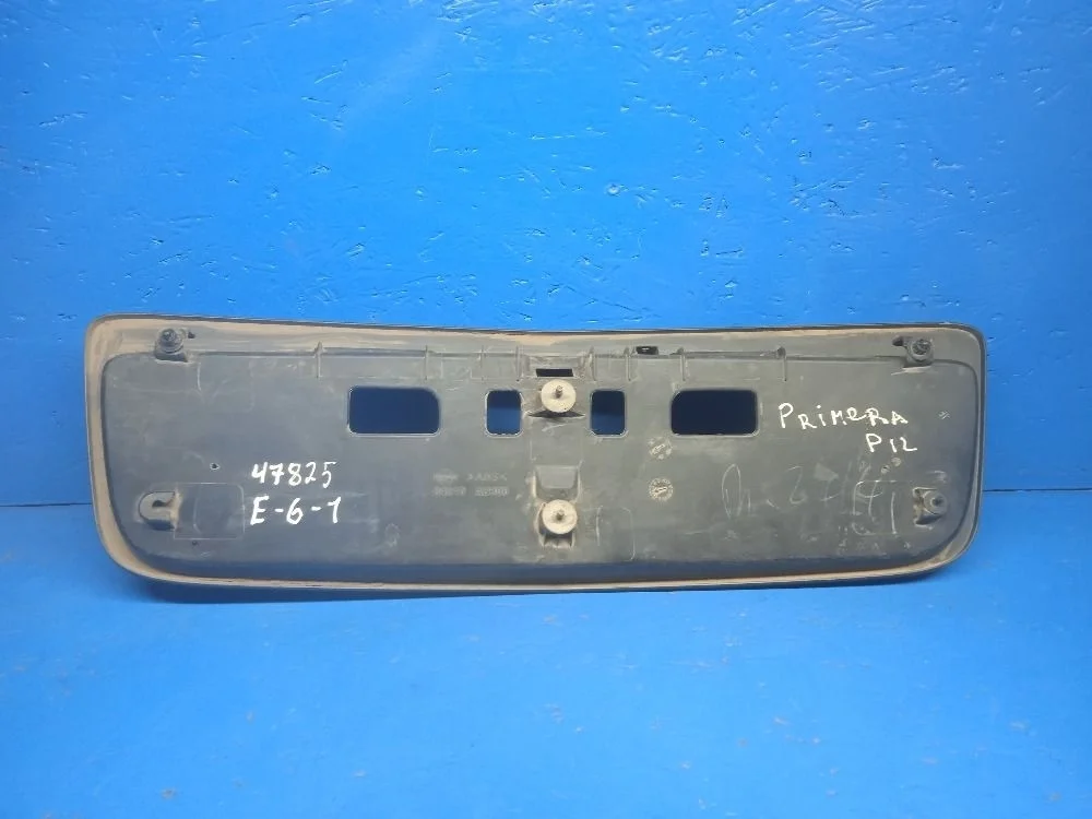 Накладка на крышку багажника (бленда) Nissan Primera P12 (2001—2008)