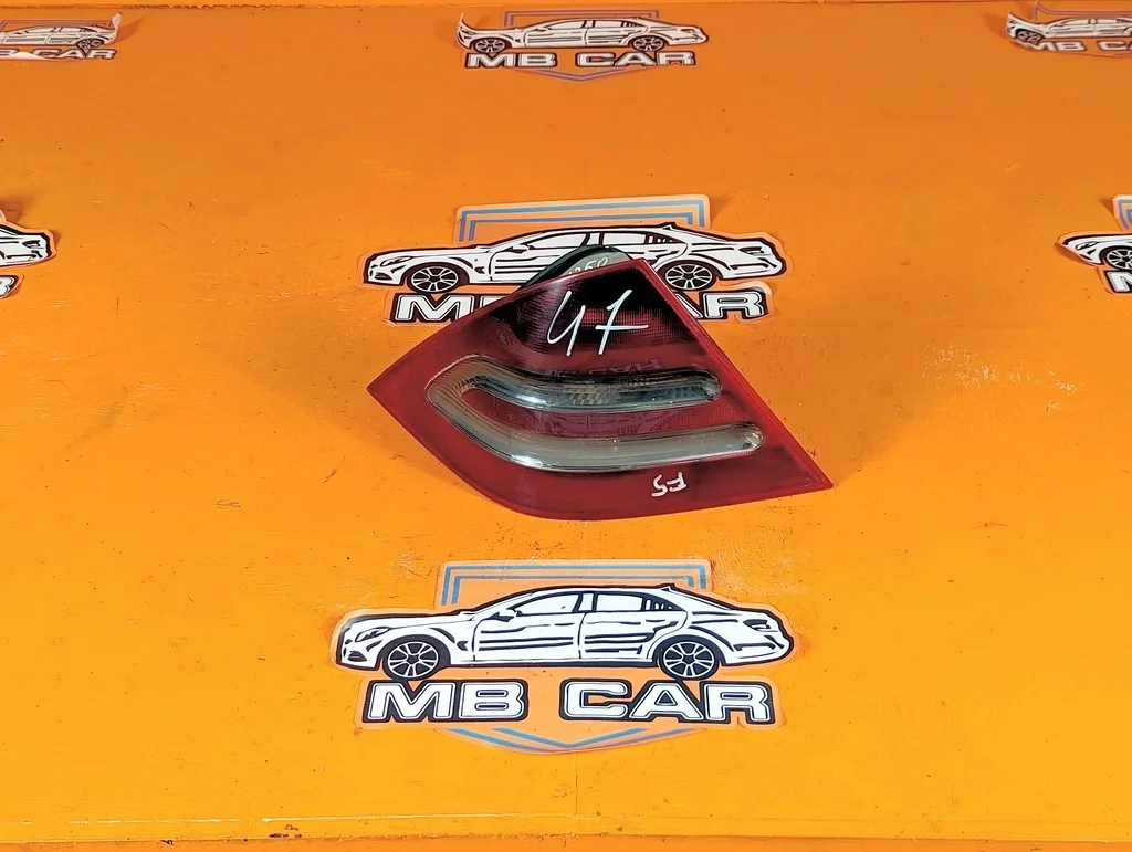 Фонарь задний левый Mercedes-Benz