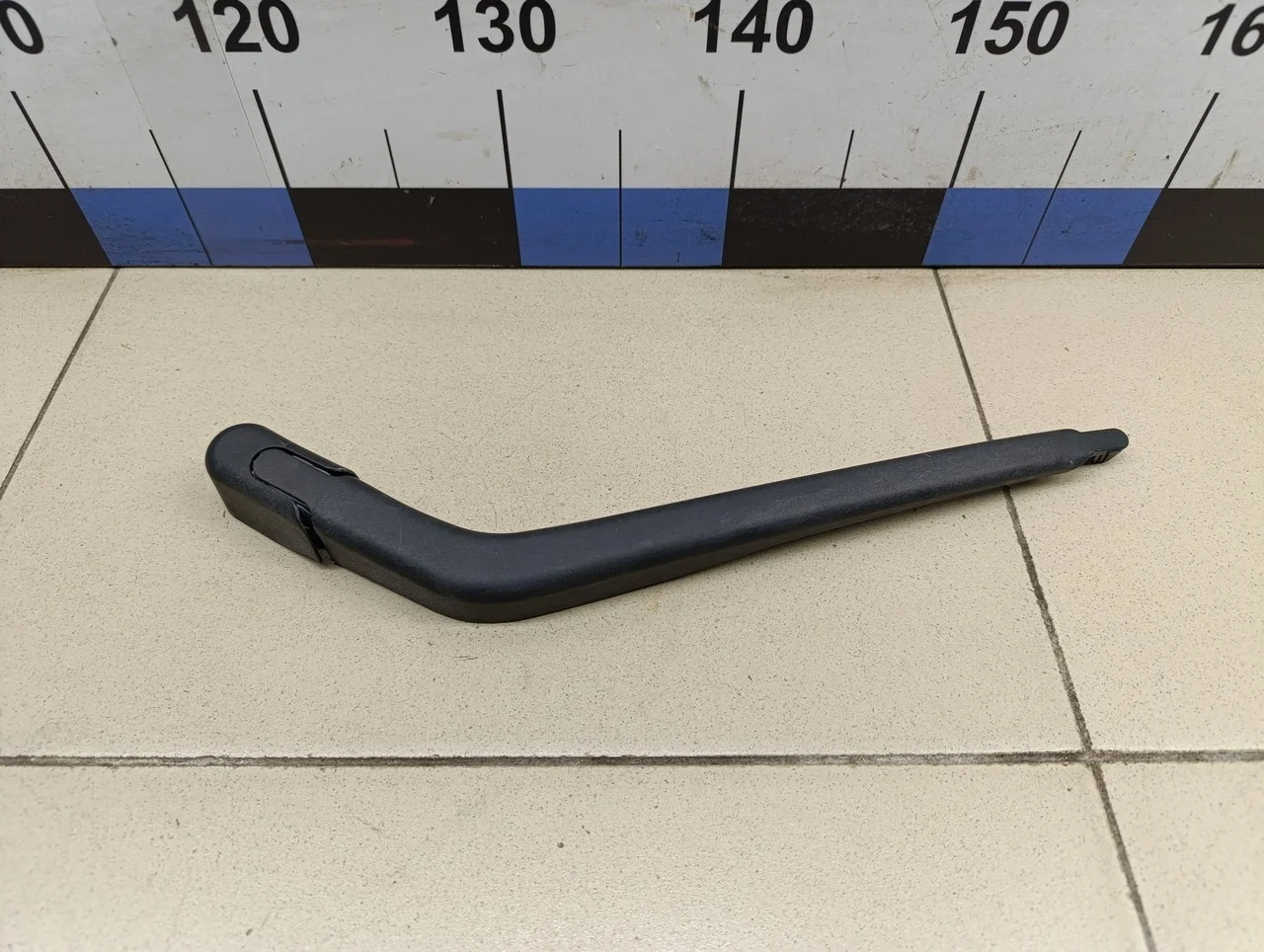 Поводок стеклоочистителя заднего Yaris 2005-2011