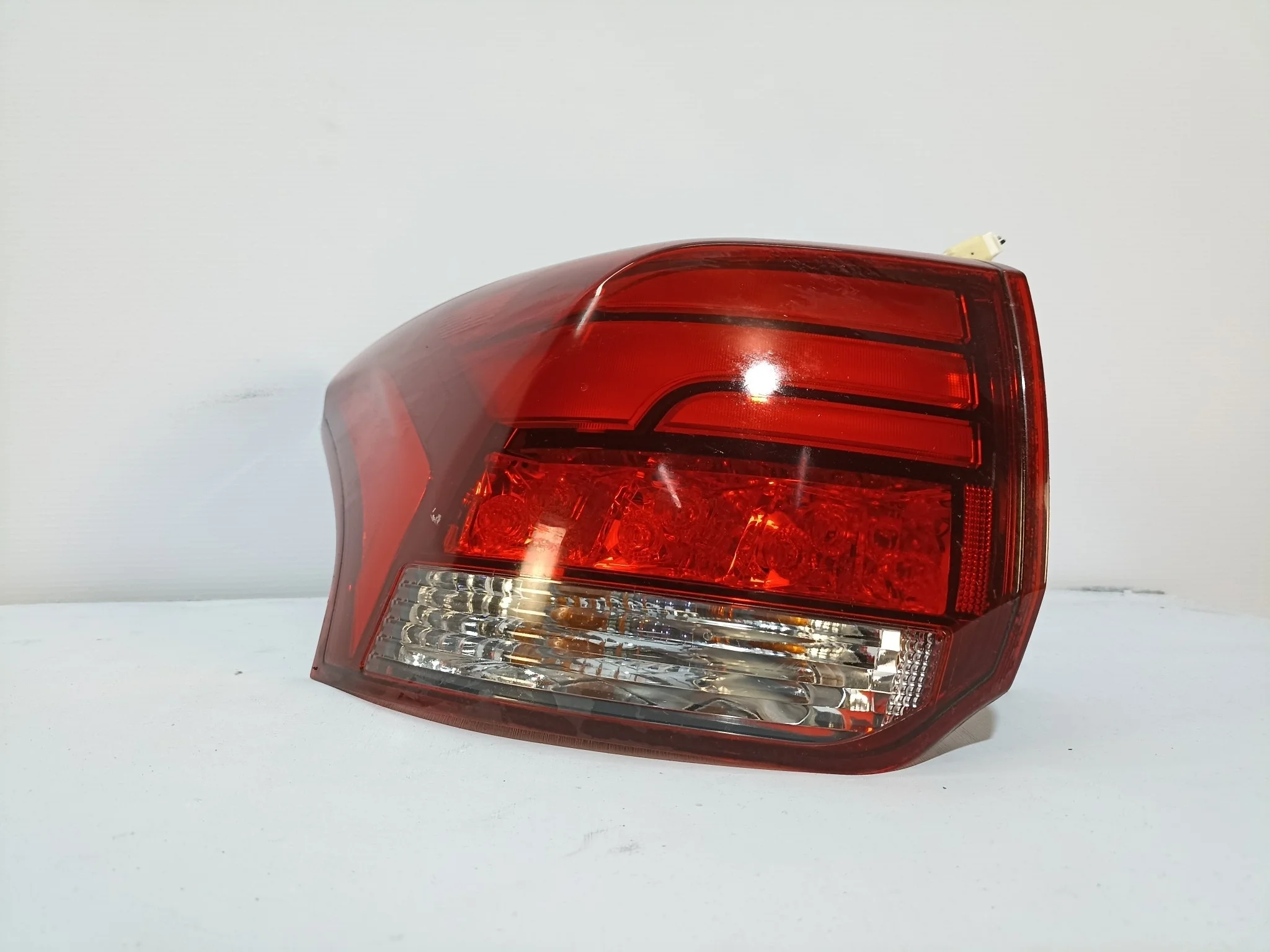 ФОНАРЬ MITSUBISHI ЛЕВО 8330A997 DY328