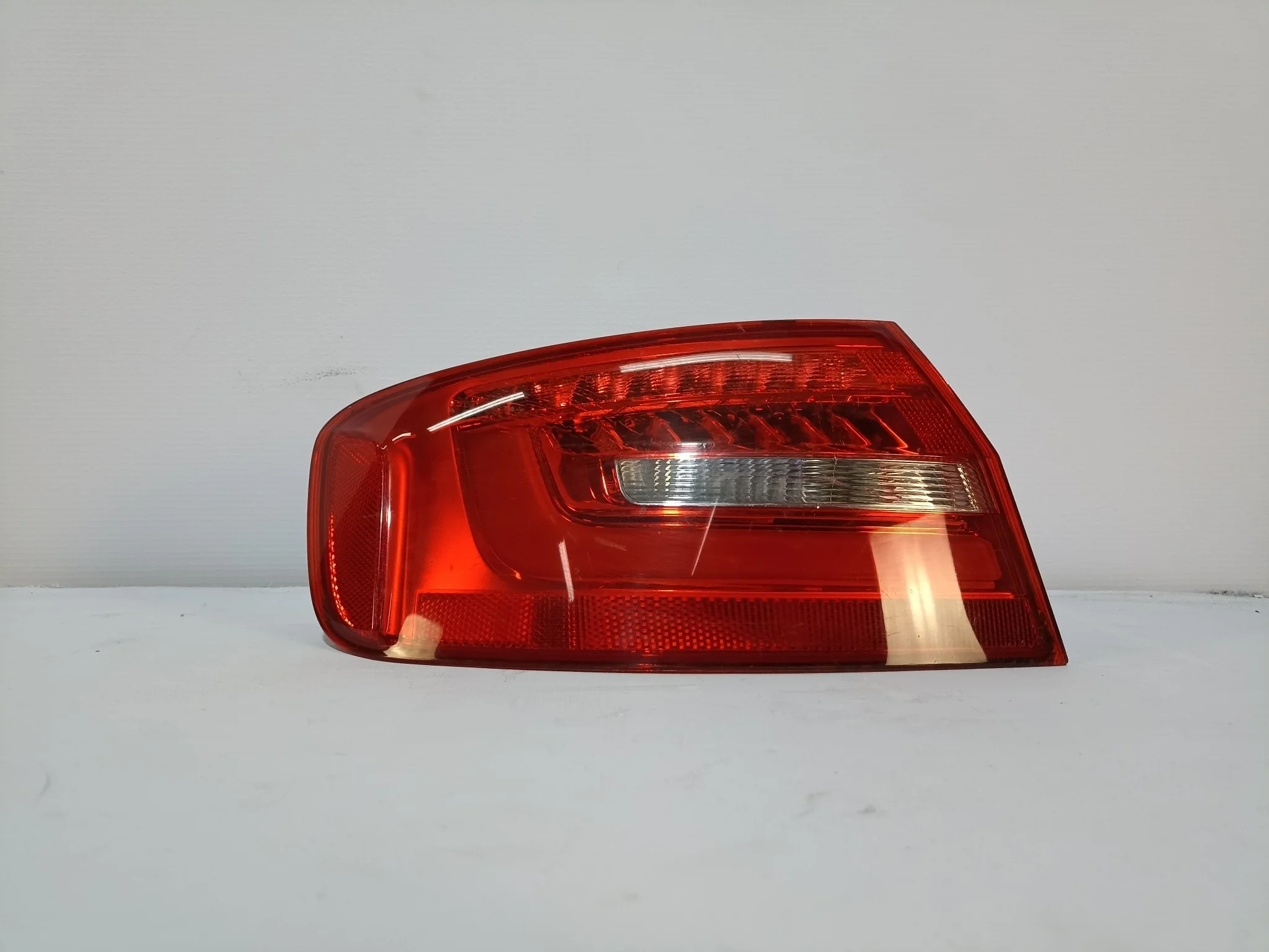 ФОНАРЬ AUDI ЛЕВО 8K5945095AC DY332