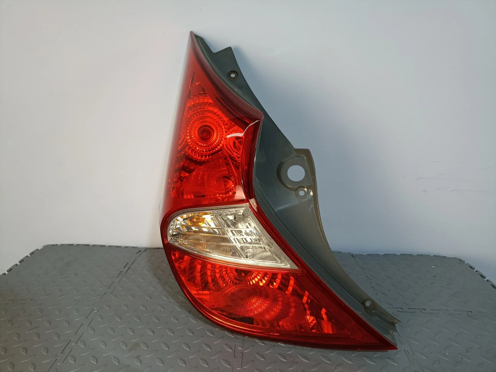 ФОНАРЬ HYUNDAI ЛЕВО 924011R220 DY343