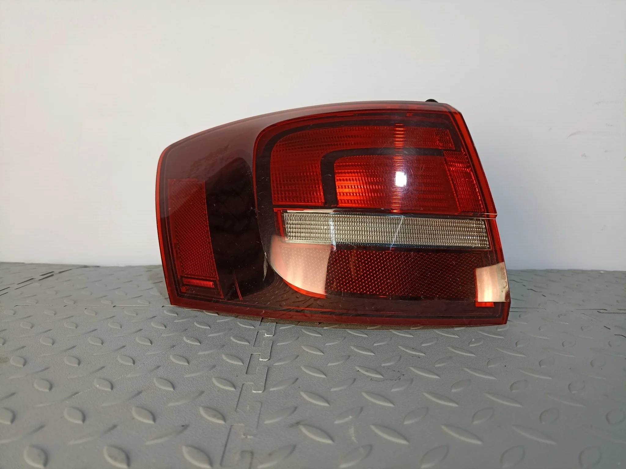 ФОНАРЬ VOLKSWAGEN ЛЕВО 5C6945095H DY349