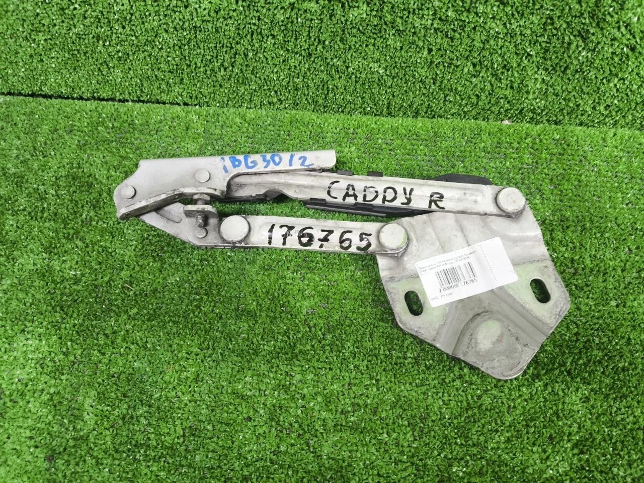 Петля капота VOLKSWAGEN CADDY, TOURAN 2004- правая белая б/у CADDY(2004-2014);TOURAN(2003-2010)