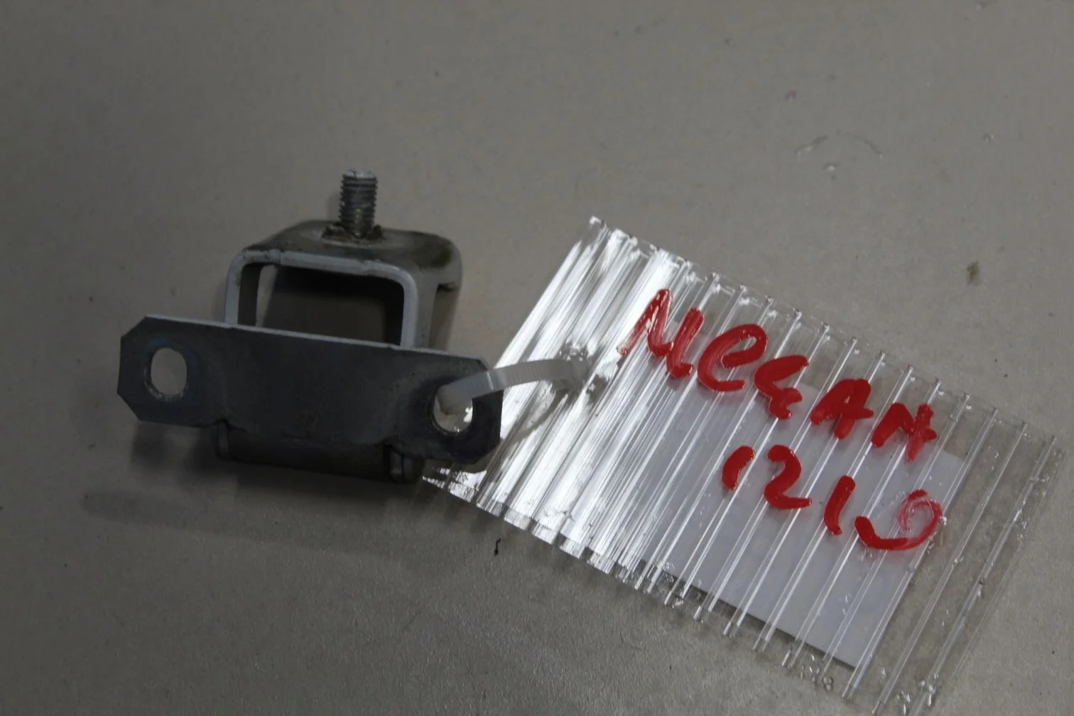 Петля багажника для Renault Megane 3 2009-2016