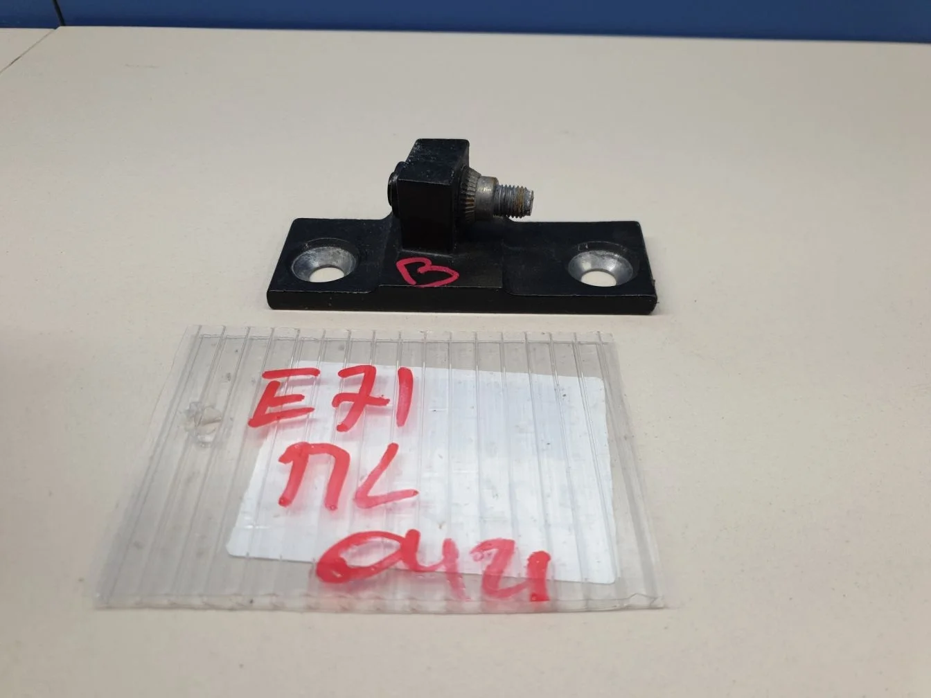 Петля двери передней правой верхняя для BMW X6 E71 E72 2007-2014