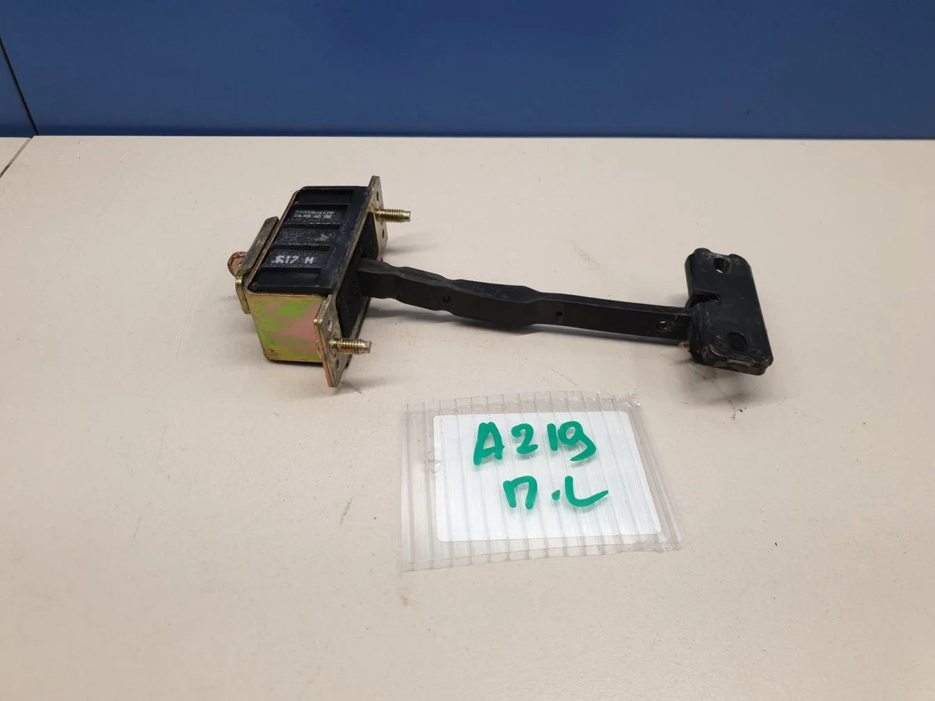 Ограничитель двери передней для Mercedes CLS-klasse W219 2004-2010