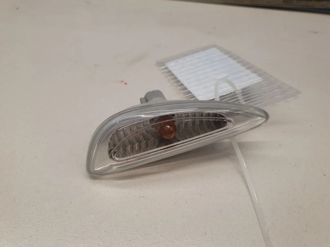 Повторитель на крыло левый белый для Hyundai Solaris 2017-