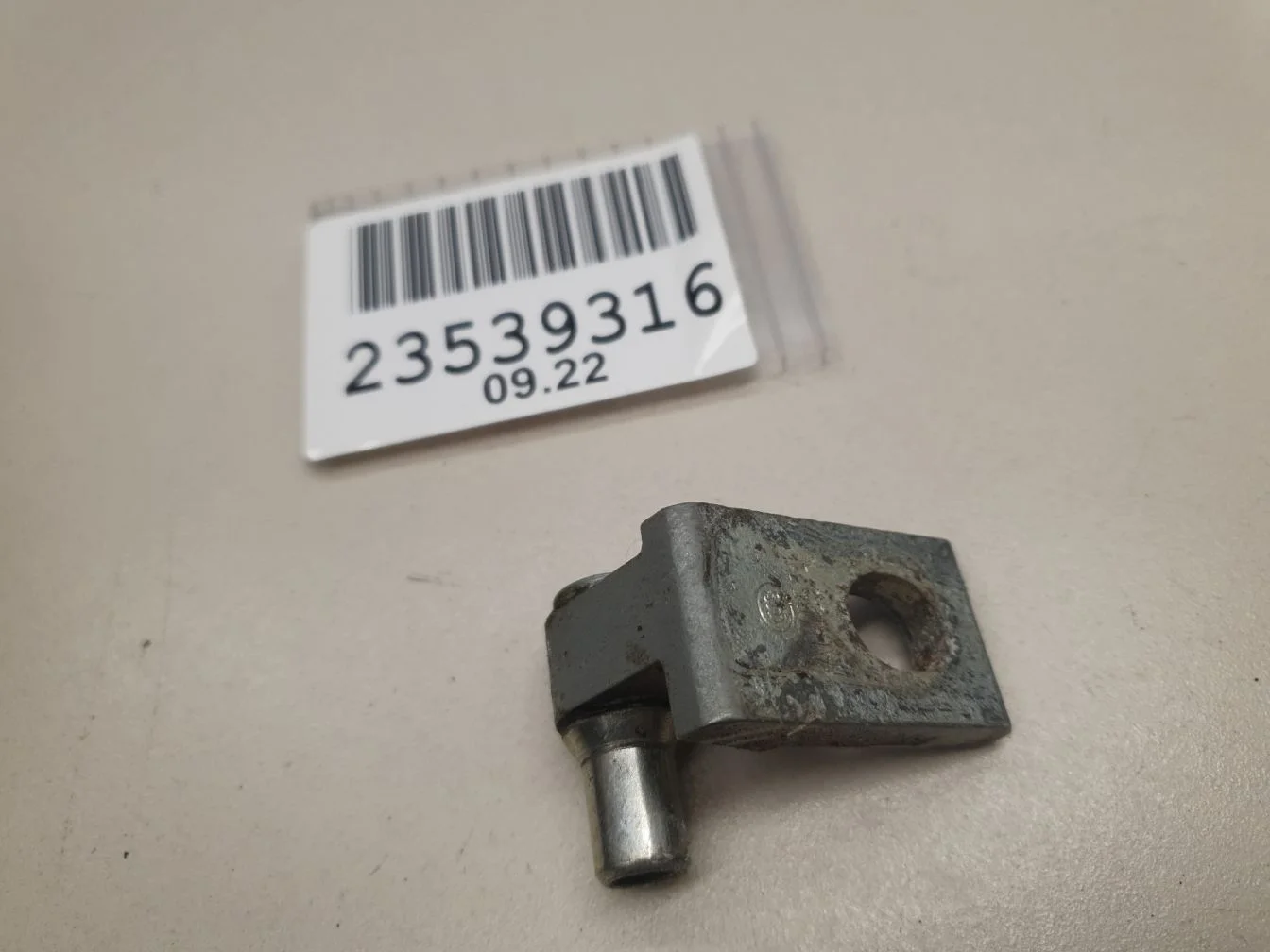 Петля двери передней левой  для Volkswagen Passat B7 2011-2015