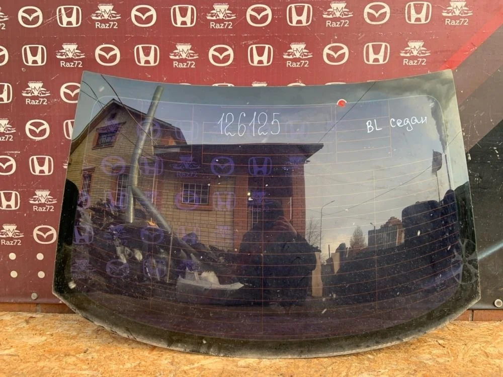Стекло заднее для Mazda 3 BL 2008-2013