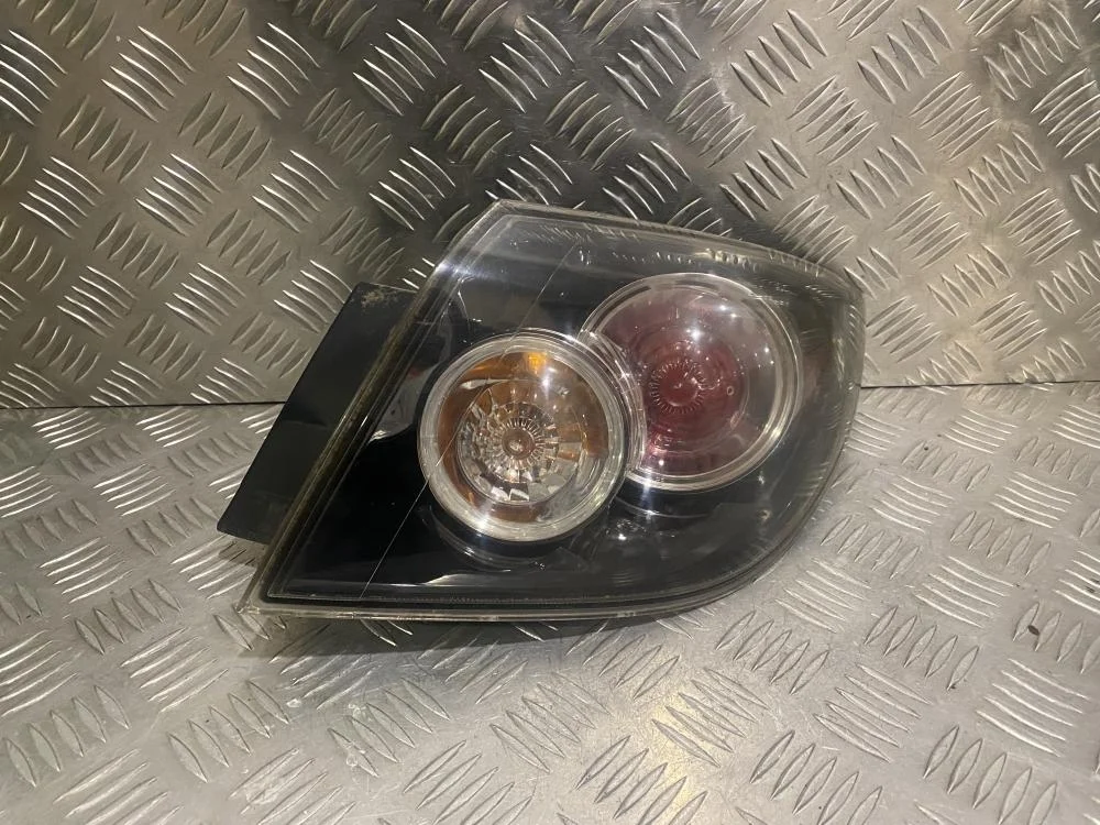 Фонарь задний наружный правый для Mazda 3 BK 2002-2009