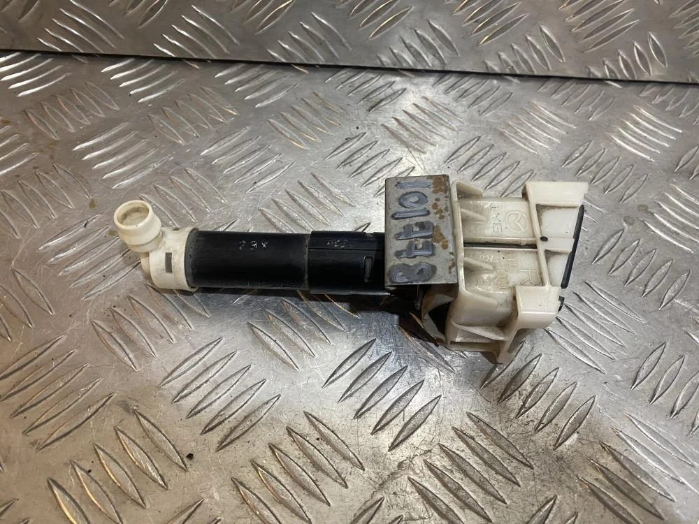 Форсунка омывателя фары для Mazda 3 BL 2008-2013