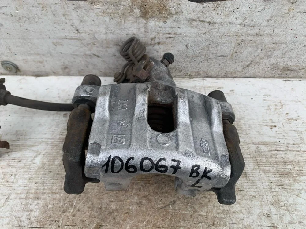 Суппорт задний левый для Mazda 3 BK 2002-2009