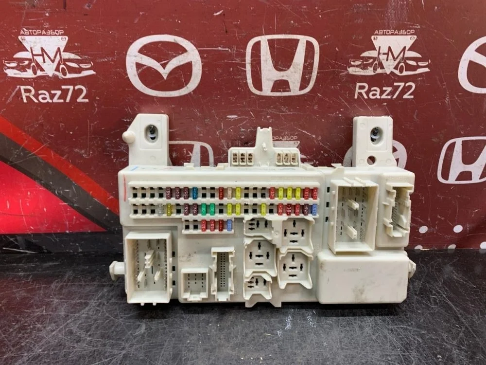 Блок предохранителей для Mazda 3 BK 2002-2009