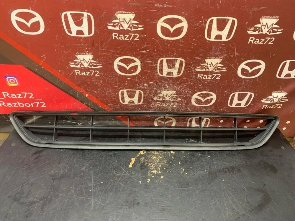 Решетка в бампер центральная для Honda CR-V 4 RM 2012-2018