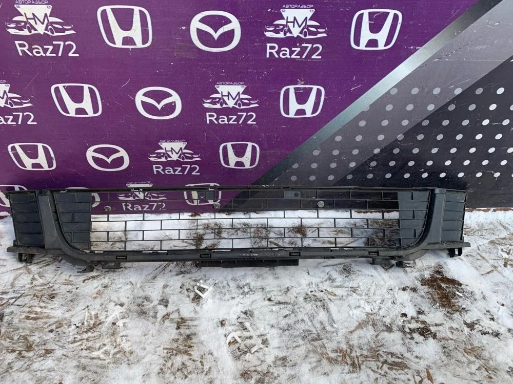 Решетка в бампер центральная для Honda Accord 8  CU 2008-2013