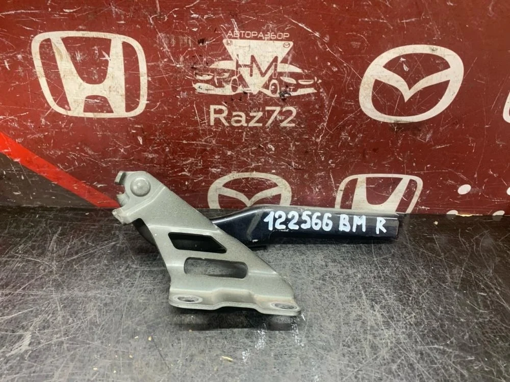 Петля капота правая для Mazda 3 BM 2013-2019