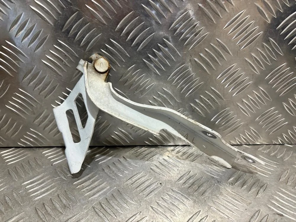 Петля капота левая для Mazda 3 BM 2013-2019