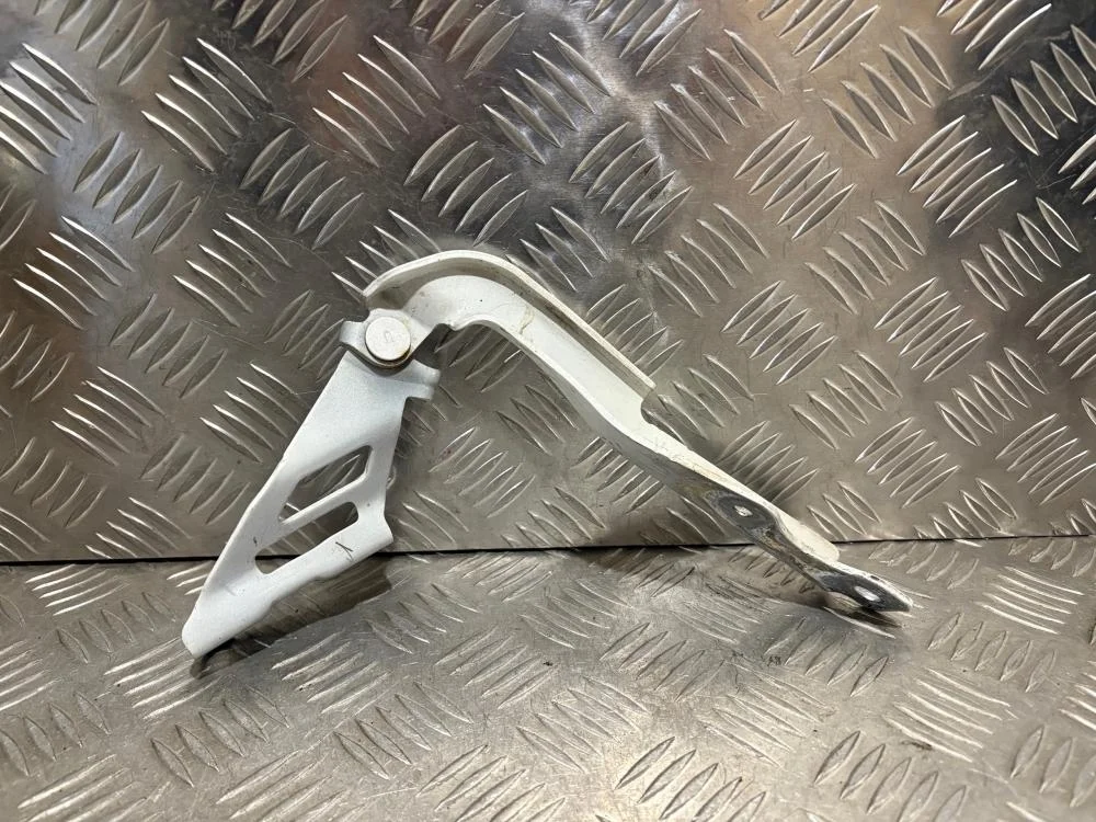 Петля капота правая для Mazda 3 BM 2013-2019