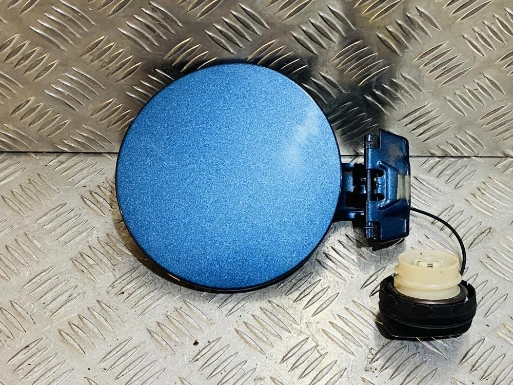 Лючок бензобака для Mazda 3 BM 2013-2019