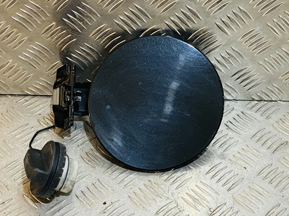 Лючок бензобака для Mazda 3 BM 2013-2019