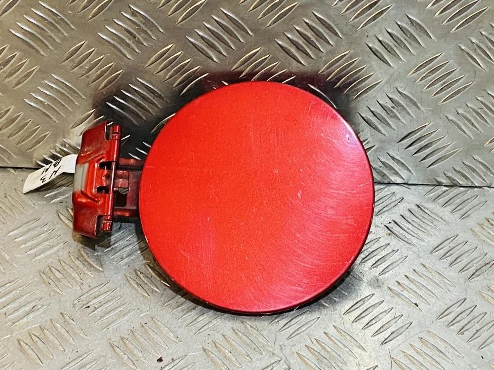 Лючок бензобака для Mazda 3 BM 2013-2019