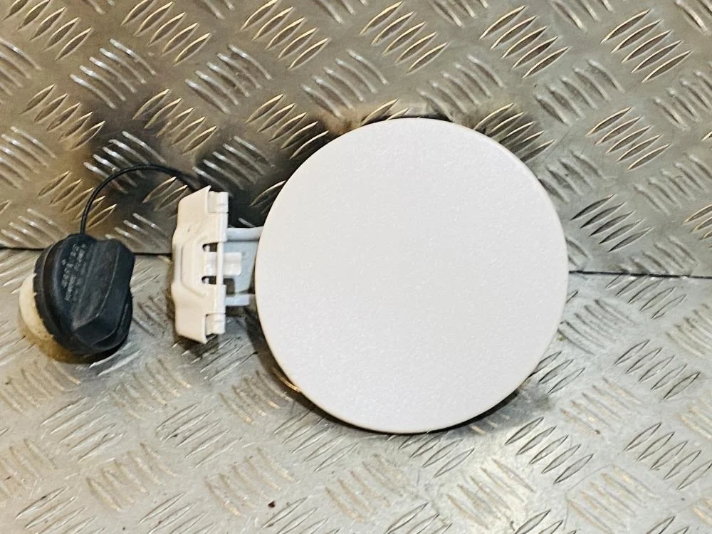 Лючок бензобака для Mazda 3 BM 2013-2019