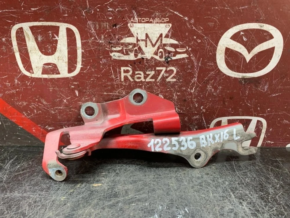 Петля капота левая для Mazda 3 BK 2002-2009