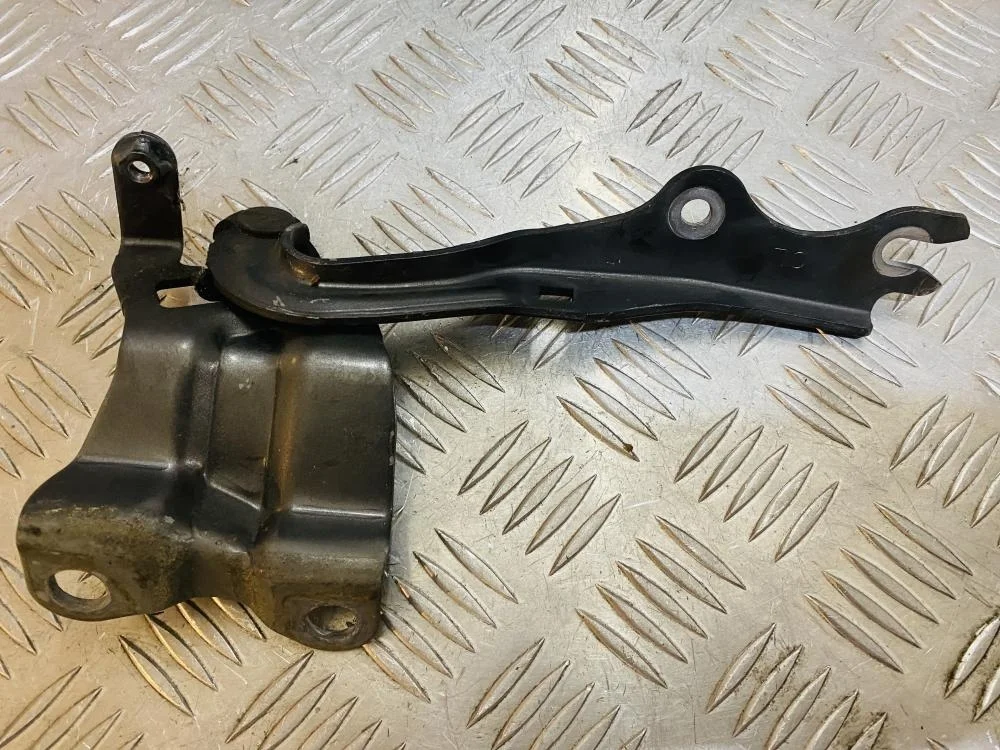 Петля капота левая для Mazda 3 BL 2008-2013