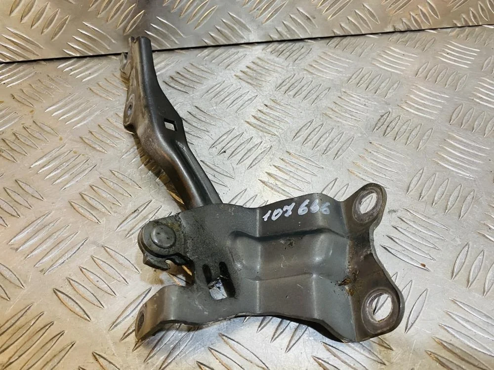 Петля капота правая для Mazda 3 BL 2008-2013
