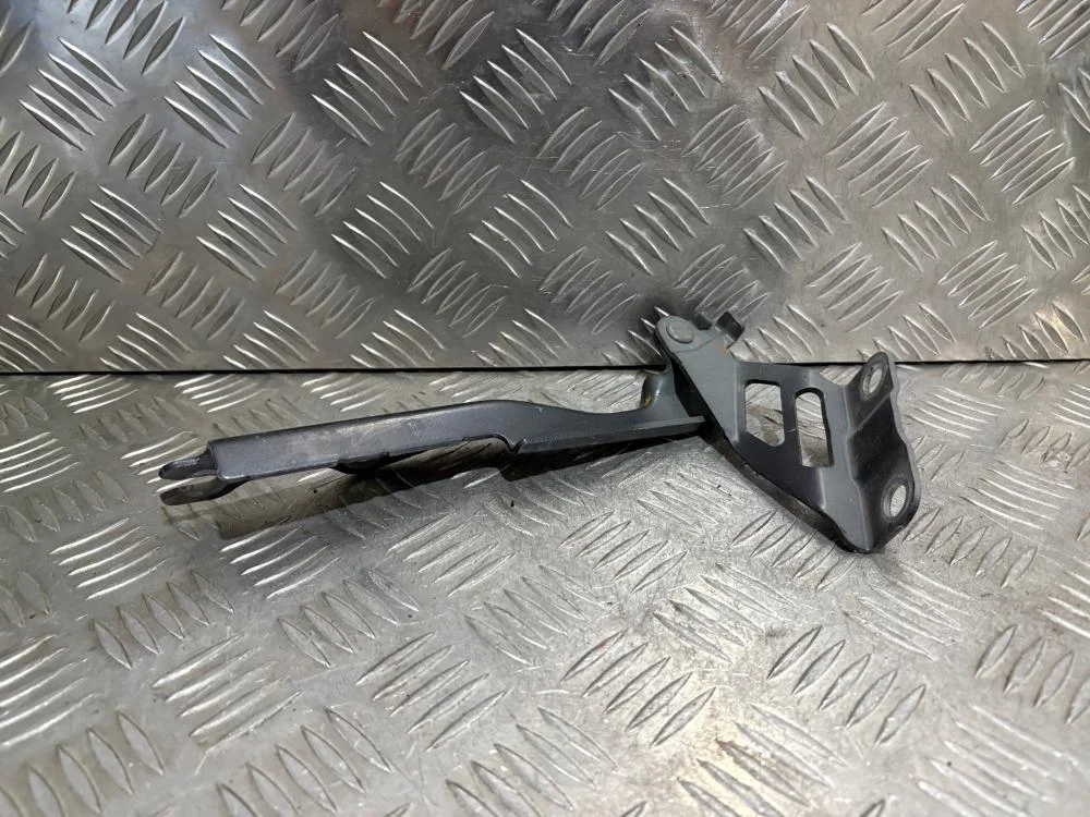 Петля капота левая для Mazda 6 GJ 2012-2018