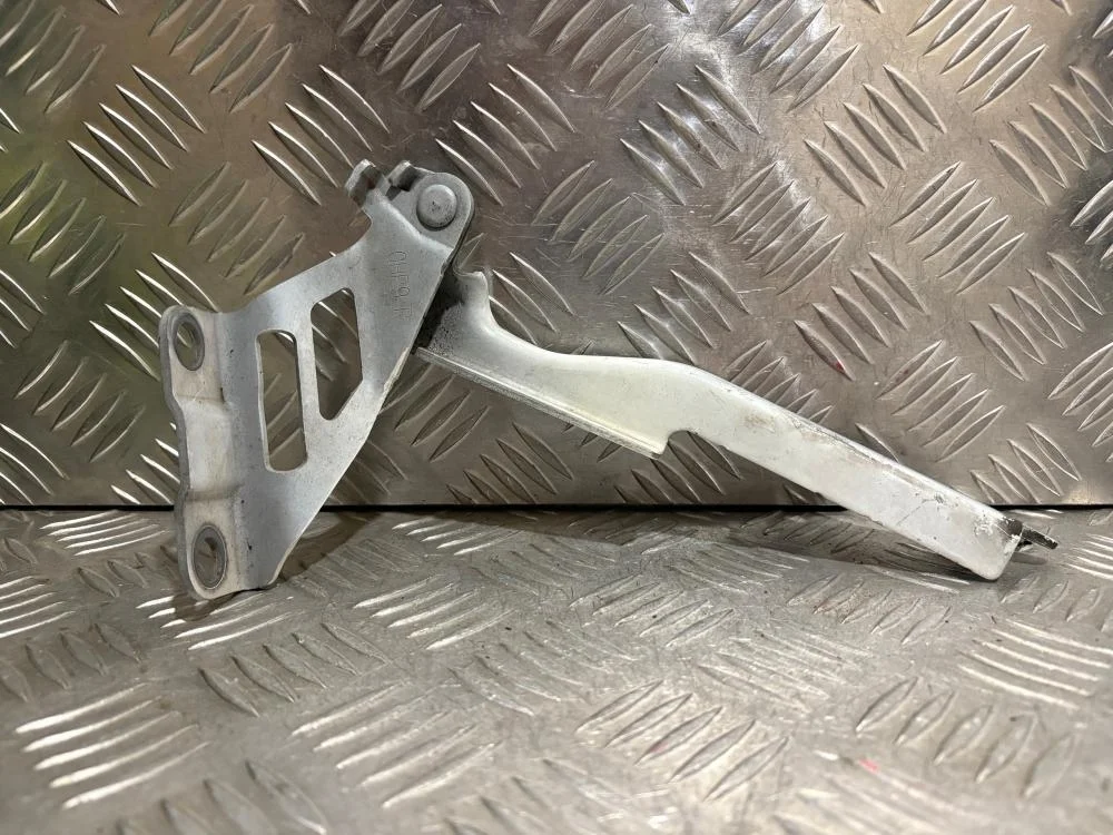 Петля капота правая для Mazda 6 GJ 2012-2018