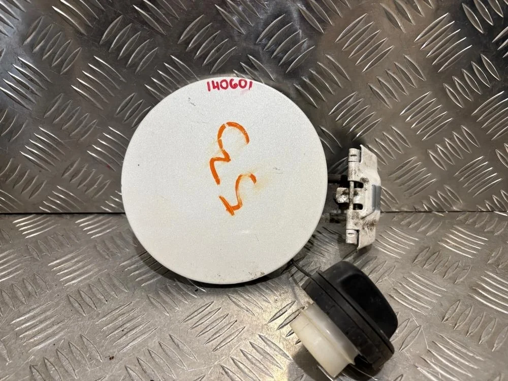 Лючок бензобака для Mazda 3 BM 2013-2019