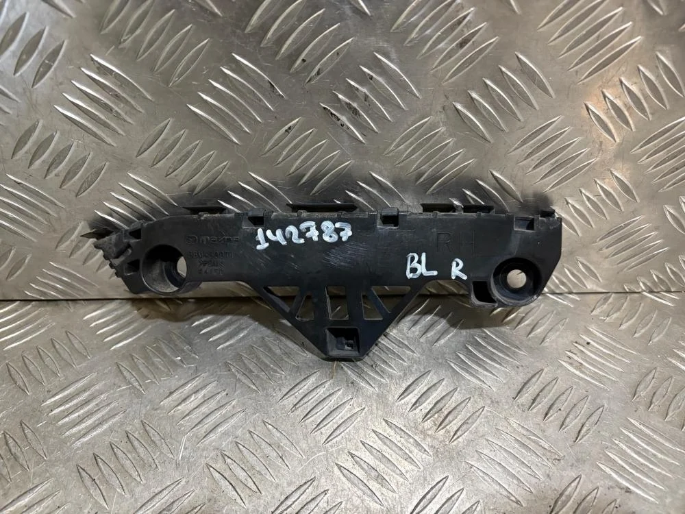 Направляющая переднего бампера правая для Mazda 3 BL 2008-2013