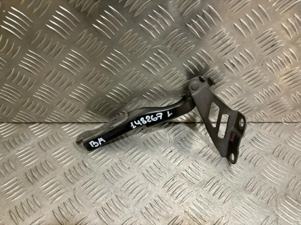 Петля капота левая для Mazda 3 BM 2013-2019