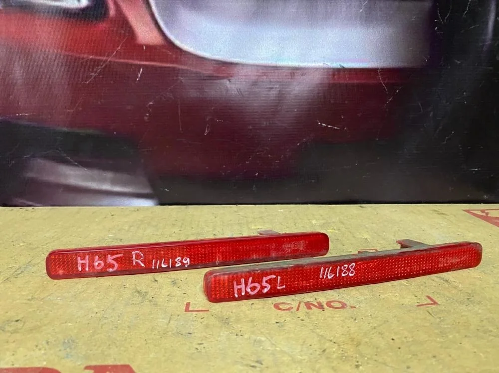 Отражатель в бампер задний правый для Honda Accord 8  CU 2008-2013