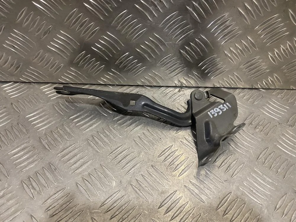 Петля капота левая для Mazda 3 BK 2002-2009
