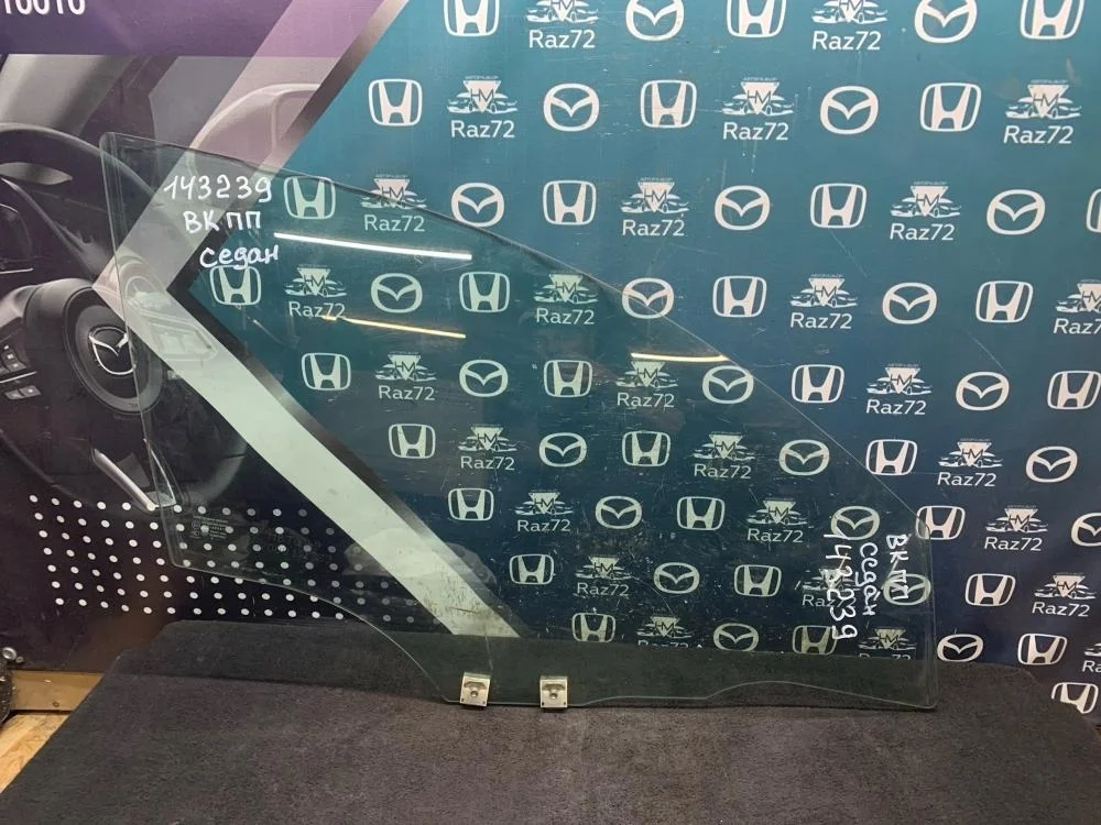 Стекло двери передней правой для Mazda 3 BK 2002-2009