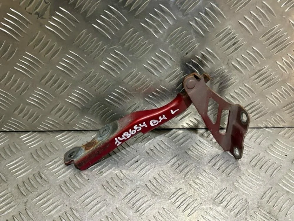 Петля капота левая для Mazda 3 BM 2013-2019