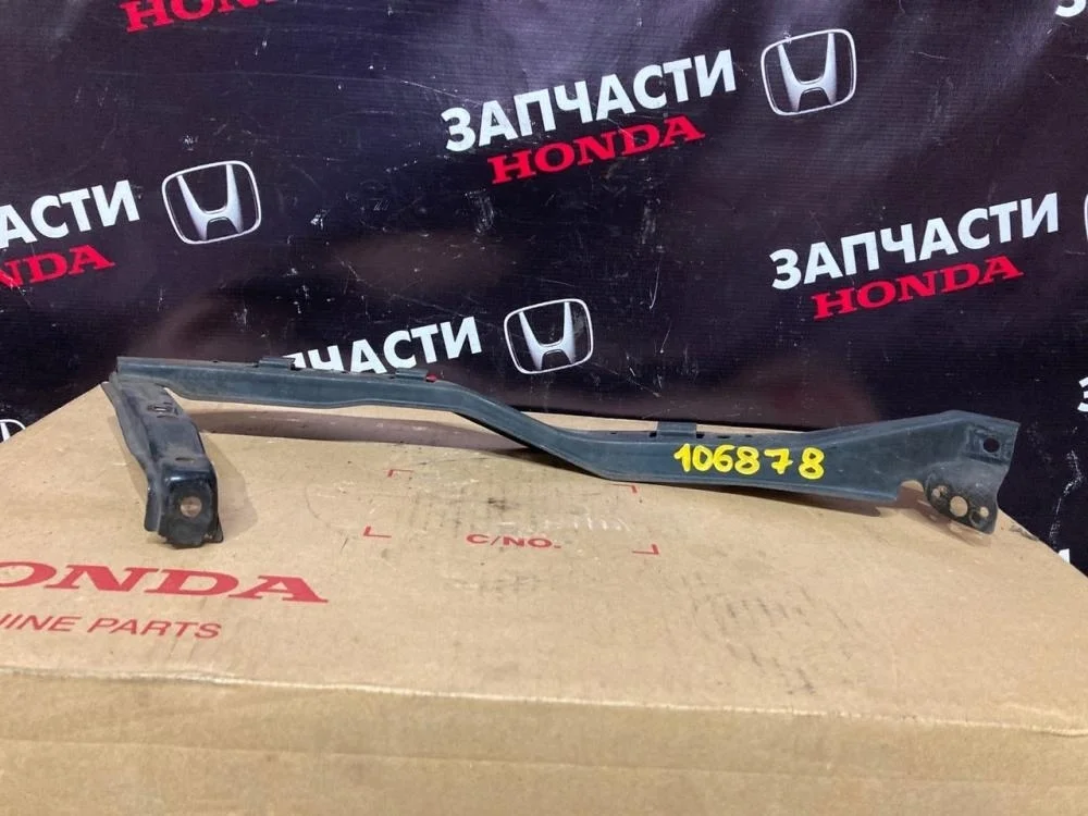 Направляющая переднего бампера правая для Honda Civic FD (4D) 2006-2012