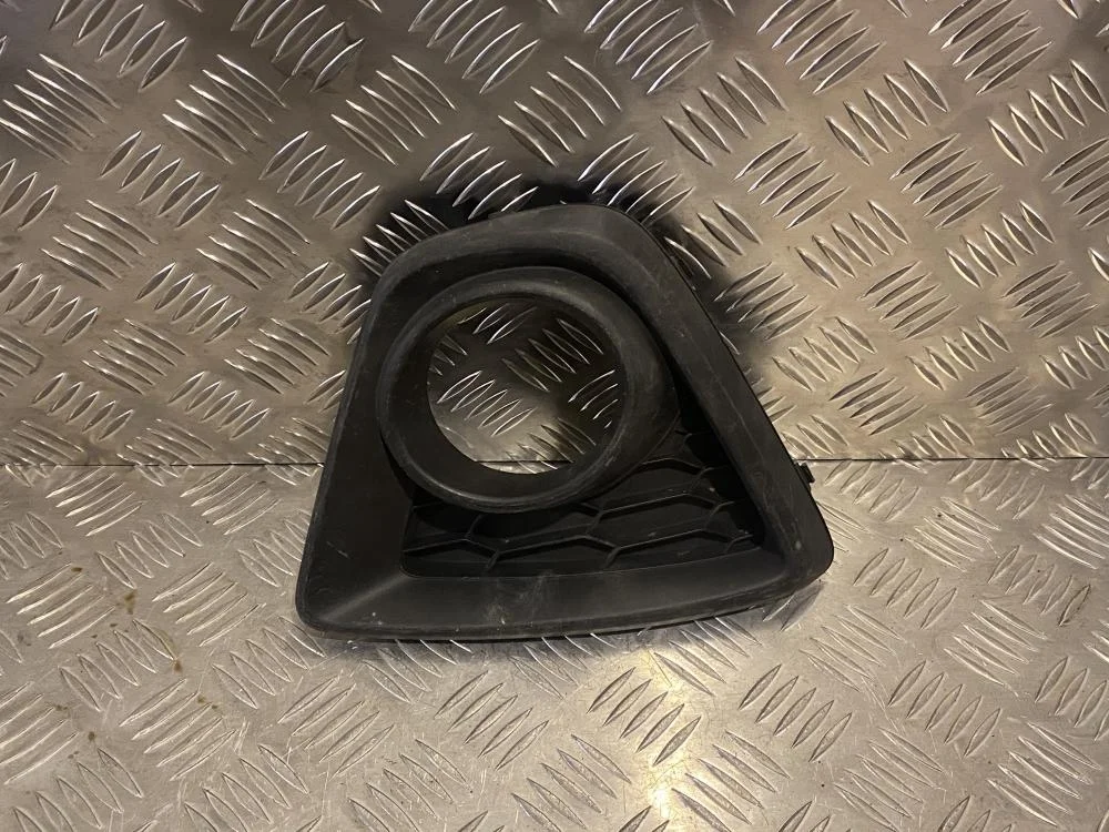 Рамка противотуманной фары правой для Mazda CX-5 KE 2011-2017