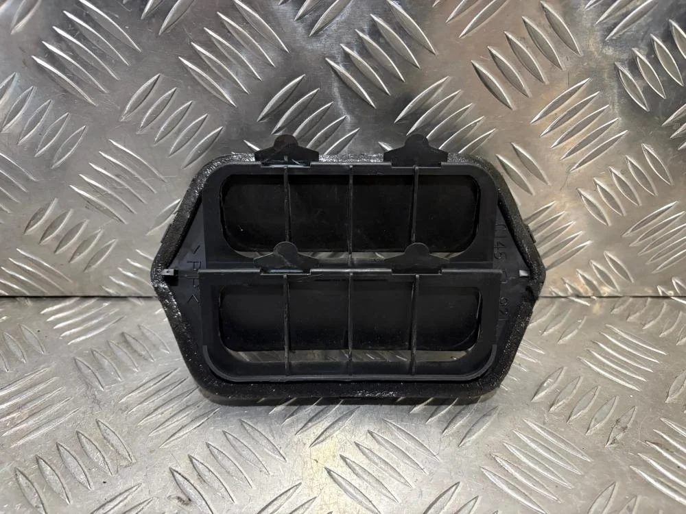 Решетка вентиляционная для Mazda 3 BM 2013-2019