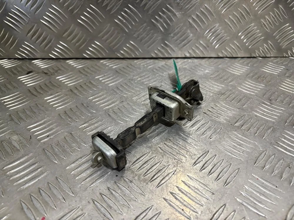 Ограничитель двери для Honda Civic FD (4D) 2006-2012