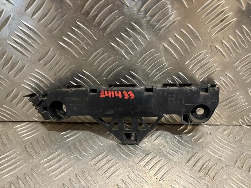 Кронштейн переднего бампера правый для Mazda 3 BL 2008-2013